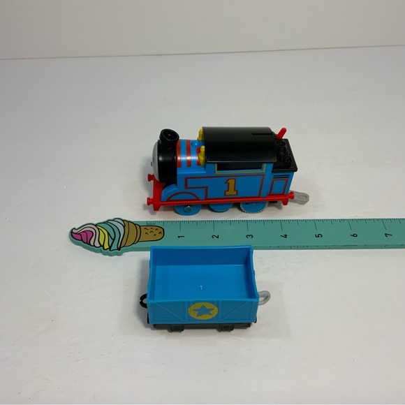 Thomas & Friends Trackmaster Motorized Thomas The Tank Engine Train w Tender Car - Picture 5 of 6